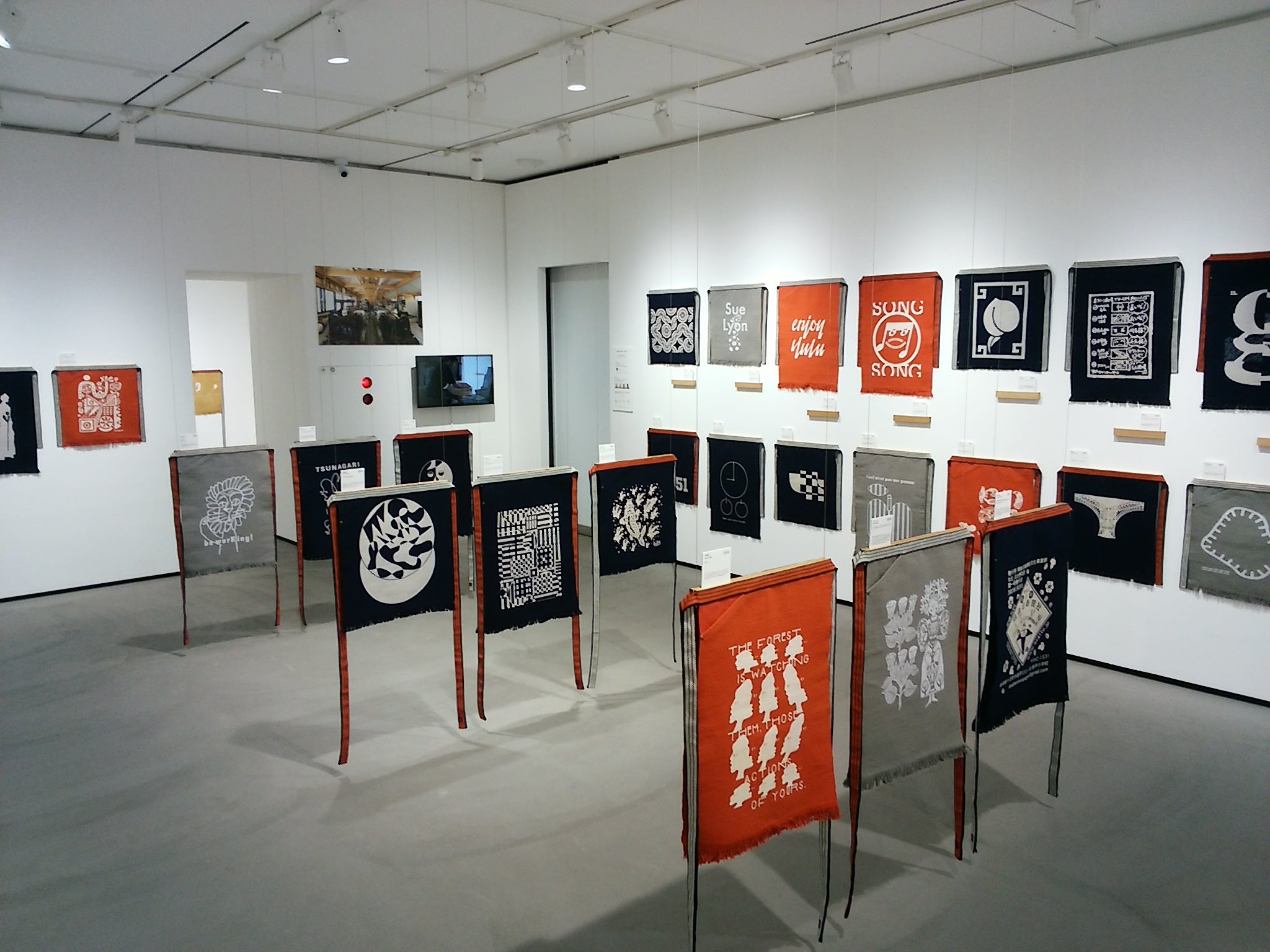 【リクルート】チャリティーイベント「百年前掛け」展
