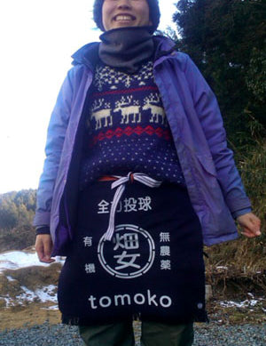 畑仕事をする彼女へ誕生日の贈り物！