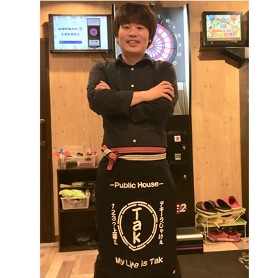 ダーツバーで前掛け♪