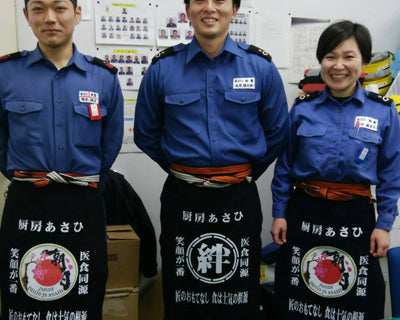 船の中の厨房で