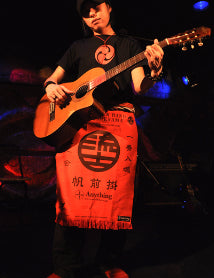 流し前掛け！ミュージシャン神吉絵（かんきかい）氏