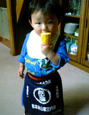 息子様のキッズ前掛け姿！お客様Yさまより